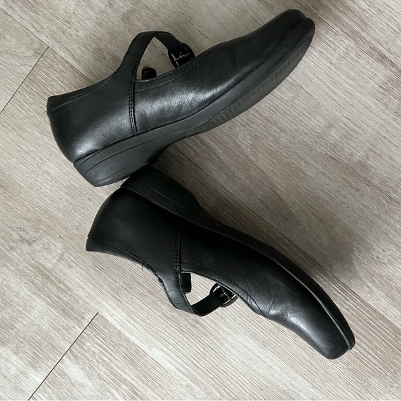 Authentic Dansko Mary Jane shoe Size 35 - Picture 1 of 4